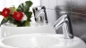 Comment choisir un robinet pour la salle de bain: avec un bras, deux, au thermostat, sans contact, avec une douche, un autre type de bec, robinets coulissants, l'installation robinet, les matériaux les plus fiables pour les mélangeurs.