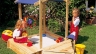 Herstellung des Kinderspielplatzes im Garten mit seinen eigenen Händen