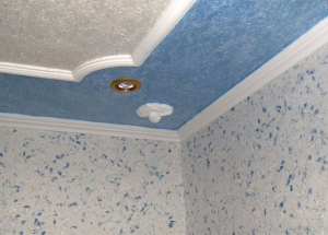 Ремонтируем потолок жидкими обоями, как это сделать