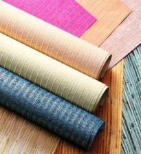 Kaip tinkamai klijuoti tapetą sau: neaustinės tapetos, vinilo tapetai, popieriniai tapetai, tapetai ant klijų pagrindo? Kaip tinkamai įklijuoti tapetai kampuose?