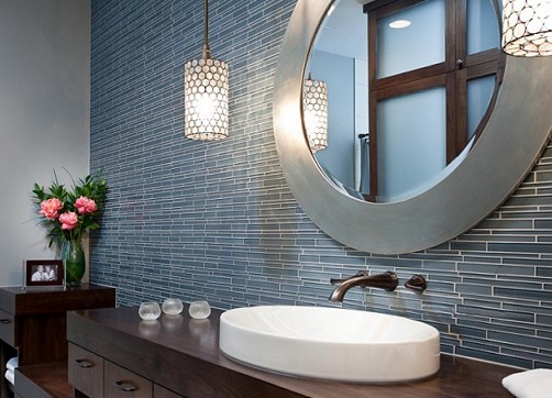 bathroom-with-round-creative-vanity-mirrors