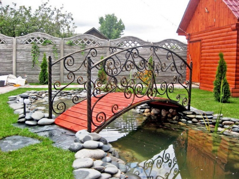 Садовый декоративный мостик в саду своими руками: чертежи на фото, видео