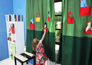 Оформление окна детской комнаты своими руками